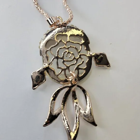 Fish Pendant Necklace - Picture 6 of 12